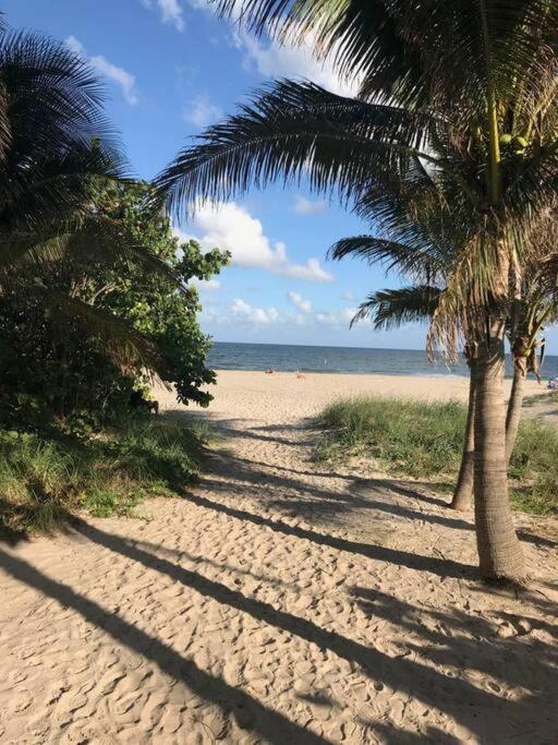 Only Two Blocks To Sand! 1St Floor Beach Hacienda Pompano Beach Exterior photo
